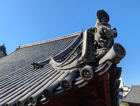POI: Sōfuku-ji Temple Main Hall
Fun Fact: Sōfuku-ji is famous for its "Daiemon" gate, a designated National Treasure that sta